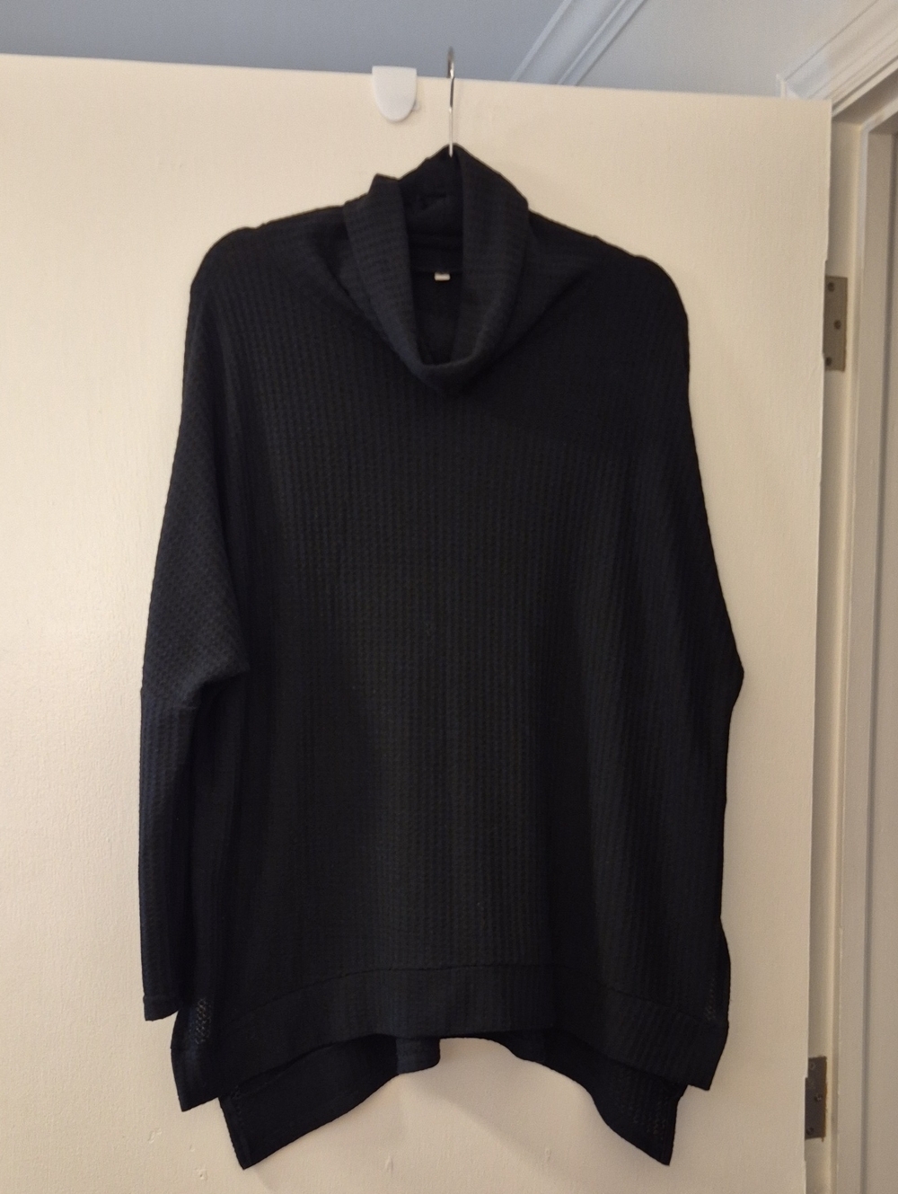 Black Cowl‑Neck Sweater – Soft Knit – Oversized Fit – Vented Sides